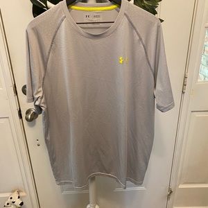 Under Armour Heat Gear Loose Fit Athletic Activewear Shirt SS XL